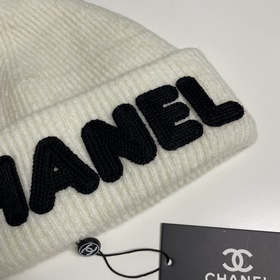 【CHANEL】 Новая модель шерстяной вязаной шапки, представленная в п