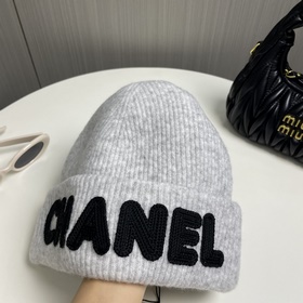 【CHANEL】 Новая модель шерстяной вязаной шапки, представленная в п