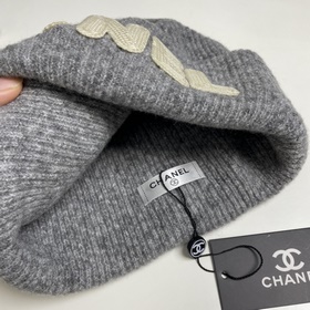 【CHANEL】 Новая модель шерстяной вязаной шапки, представленная в п