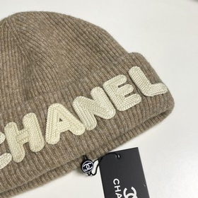 【CHANEL】 Новая модель шерстяной вязаной шапки, представленная в п