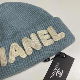 【CHANEL】 Новая модель шерстяной вязаной шапки, представленная в п