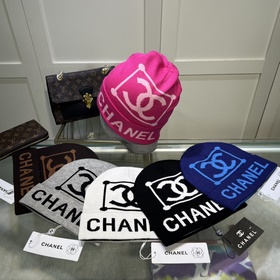 Качественная вязаная шапка из кашемира и шерсти от Chanel. Модная