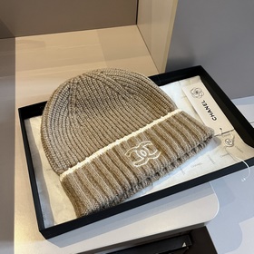 Chanel вязаная шапка, новая модель из бутика
