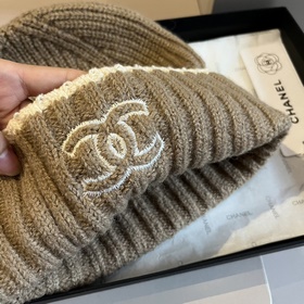 Chanel вязаная шапка, новая модель из бутика