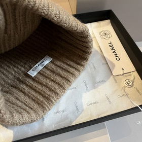 Chanel вязаная шапка, новая модель из бутика