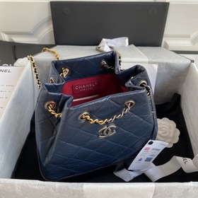Новая ограниченная серия ретро-рюкзаков CHANEL с золотыми серебря