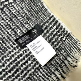 Новая модель от Chanel на 24-й год, серия 24cocoChanel, шарф, ана