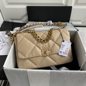 Сумка Chanel 1161 среднего размера сочетает в себе все классическ