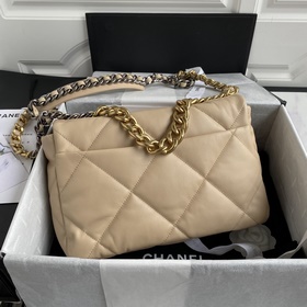 Сумка Chanel 1161 среднего размера сочетает в себе все классическ