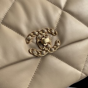 Сумка Chanel 1161 среднего размера сочетает в себе все классическ