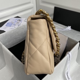 Сумка Chanel 1161 среднего размера сочетает в себе все классическ