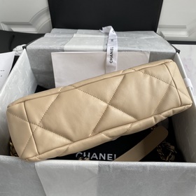 Сумка Chanel 1161 среднего размера сочетает в себе все классическ