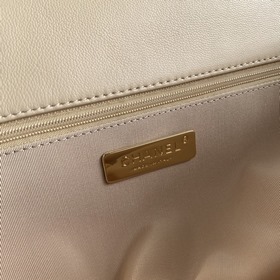 Сумка Chanel 1161 среднего размера сочетает в себе все классическ