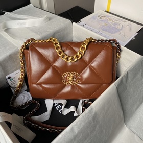 1160 Маленькая сумка Chanel осень-зима 2019. Сочетание всех класс