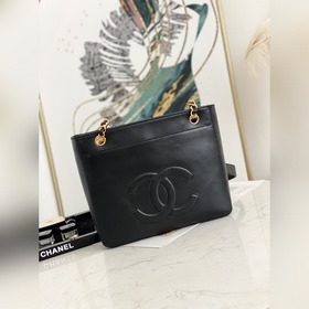 В наличии сумка Chane Vintage Овечья кожа и золотая застежка при