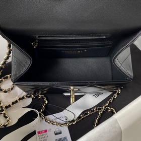 Новая коллекция Chanel 23k осень-зима AS4469 привлекает внимание.