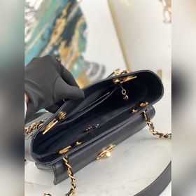 В наличии сумка Chane Vintage Золотая застежка с шариковым узоро