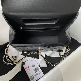 Новая коллекция Chanel 23k осень-зима AS4470 привлекает внимание.