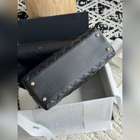 Эта сумка является данью уважения дамам и редким образцом сумок с