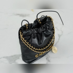Chanel 23S 22Mini сумка черно-золотая Долгожданная мини-сумка 22b