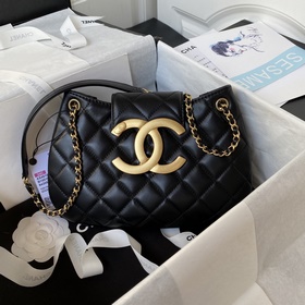 chanel 24C Ранневесенняя коллекция AS4610 с большим логотипом в с