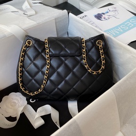 chanel 24C Ранневесенняя коллекция AS4610 с большим логотипом в с
