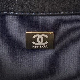 chanel 24C Ранневесенняя коллекция AS4610 с большим логотипом в с