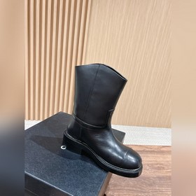 #Короткие сапоги    # Новая коллекция Chanel на осень-зиму： ко