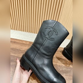 #Короткие сапоги    # Новая коллекция Chanel на осень-зиму： ко