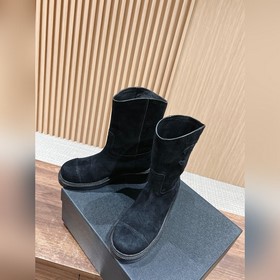 #Короткие сапоги    # Новая модель короткие сапоги Chanel на о