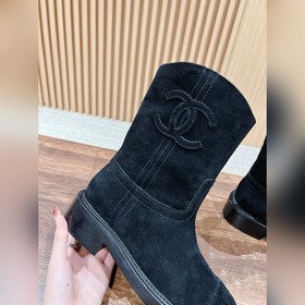 #Короткие сапоги    # Новая модель короткие сапоги Chanel на о