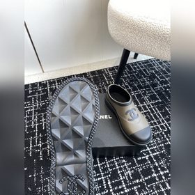 Короткие  CHANEL 24ss – популярные резиновые сапоги! Приобретит