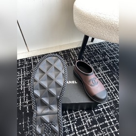 Короткие  CHANEL 24ss – популярные резиновые сапоги! Приобретит