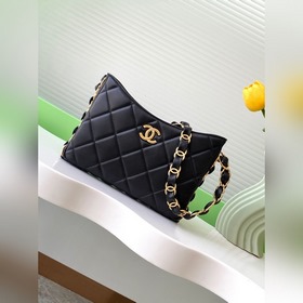 Новая модель сумки под мышку 24k. Очень нравится, такая же, как у