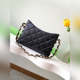 Новая модель сумки под мышку 24k. Очень нравится, такая же, как у