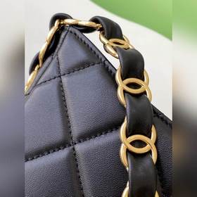 Новая модель сумки под мышку 24k. Очень нравится, такая же, как у