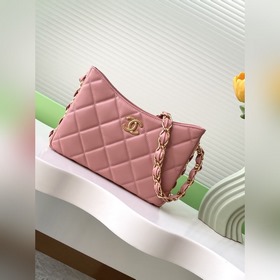 Новая модель сумки под мышку 24k. Очень нравится, такая же, как у