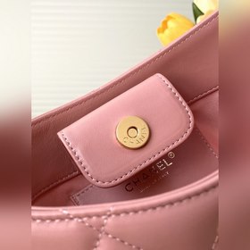 Новая модель сумки под мышку 24k. Очень нравится, такая же, как у