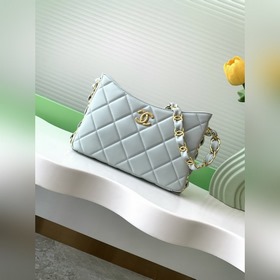 Новая модель сумки под мышку 24k. Очень нравится, такая же, как у