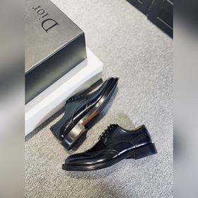 Обувь DIOR из телячьей кожи легко сочетается с различными формаль