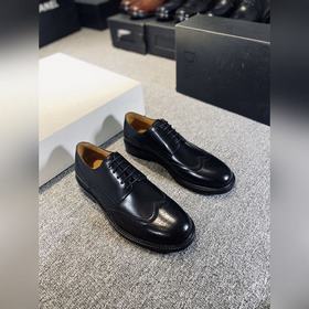 Обувь DIOR из телячьей кожи легко сочетается с различными формаль