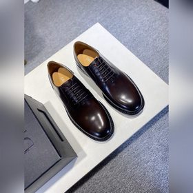 Обувь DIOR из телячьей кожи легко сочетается с различными формаль