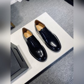 Обувь DIOR из телячьей кожи легко сочетается с различными формаль