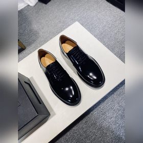 Обувь DIOR из телячьей кожи легко сочетается с различными формаль