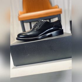 Обувь DIOR из телячьей кожи легко сочетается с различными формаль