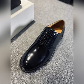 Обувь DIOR из телячьей кожи легко сочетается с различными формаль