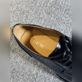 Обувь DIOR из телячьей кожи легко сочетается с различными формаль