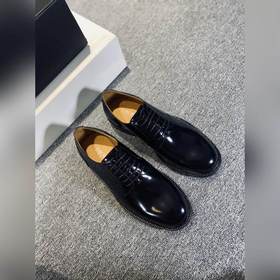 Обувь DIOR из телячьей кожи легко сочетается с различными формаль