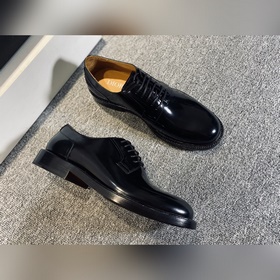 Обувь DIOR из телячьей кожи легко сочетается с различными формаль