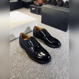 Обувь DIOR из телячьей кожи легко сочетается с различными формаль